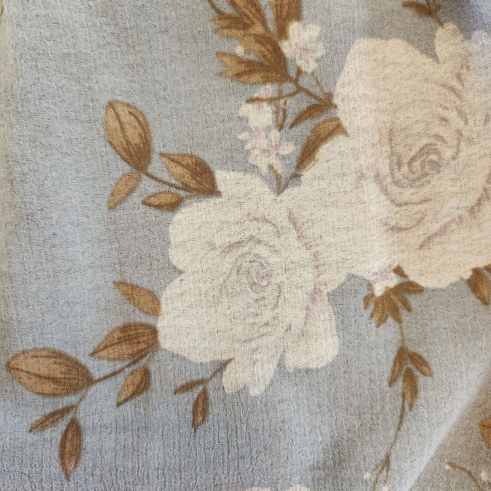 AMERICAN EAGLE Smocked Floral Blouse Blue Cream Ivory Boho Peplum Size Small - Picture 8 of 11